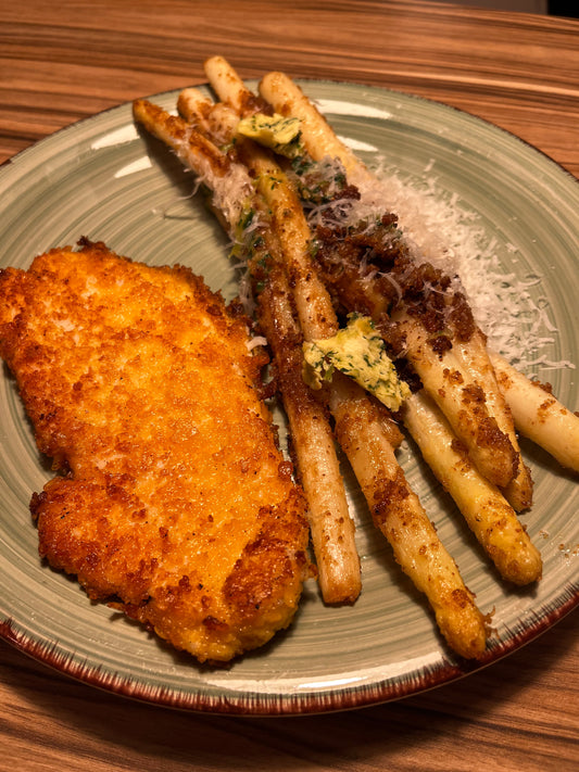 Parmesan Spargel mit Hähnchenschnitzel - DER KLEINE BERGMANN