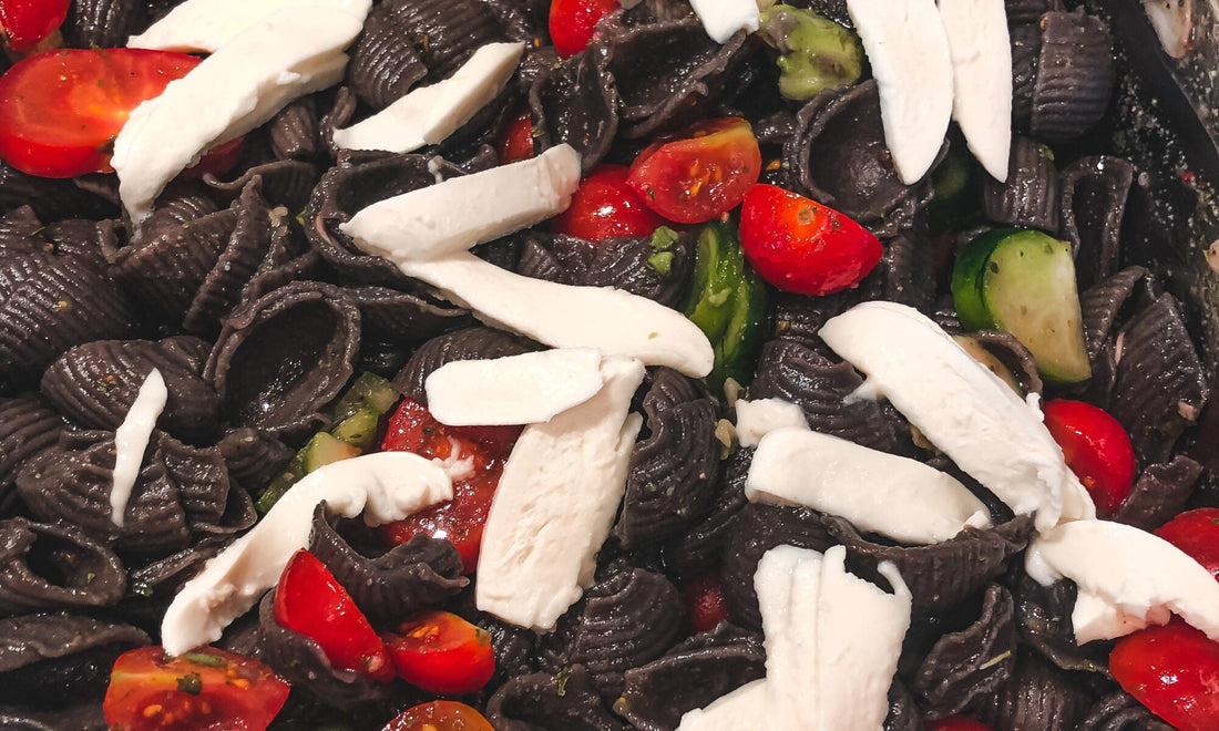 Black Pasta Salat - DER KLEINE BERGMANN