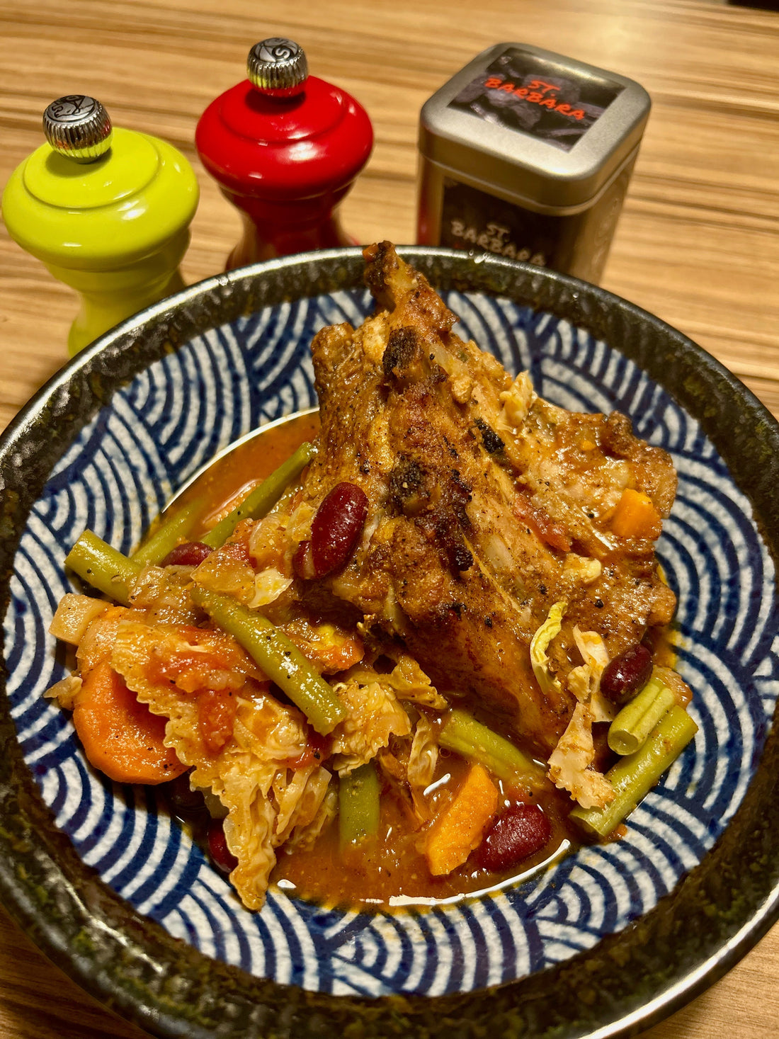 Spareribs-Eintopf im Dutch Oven – Deftig, Würzig, Unvergesslich